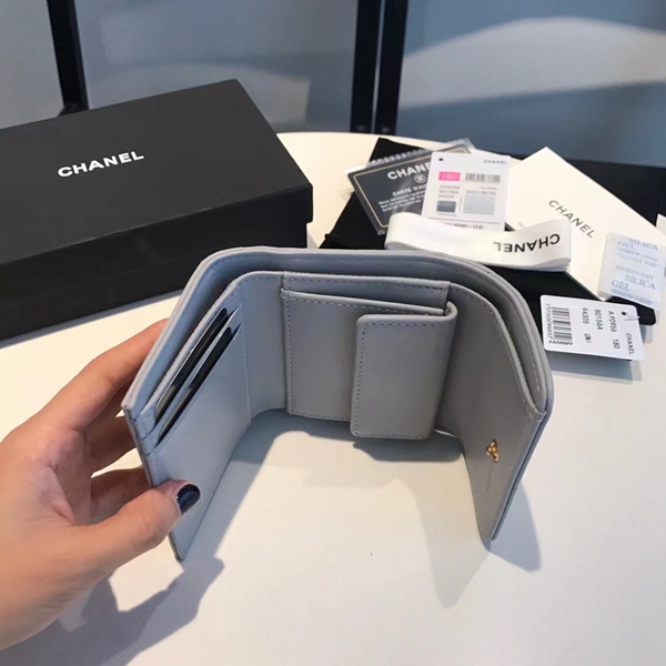 シャネル財布着用イメージ